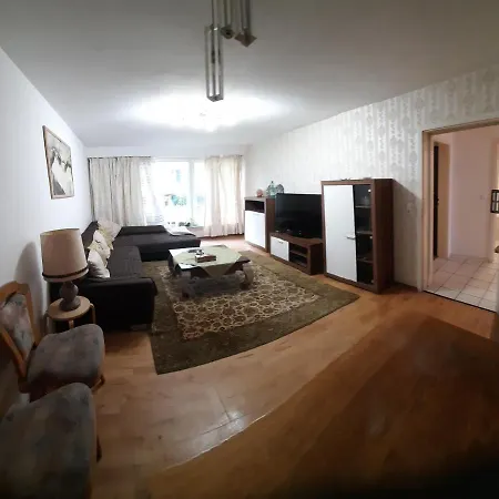 Apartment In 7 *