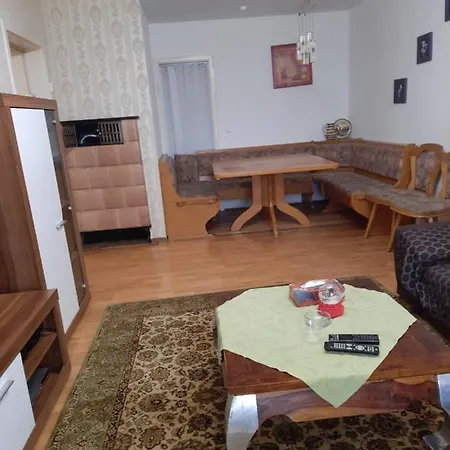 Apartment In 7 *